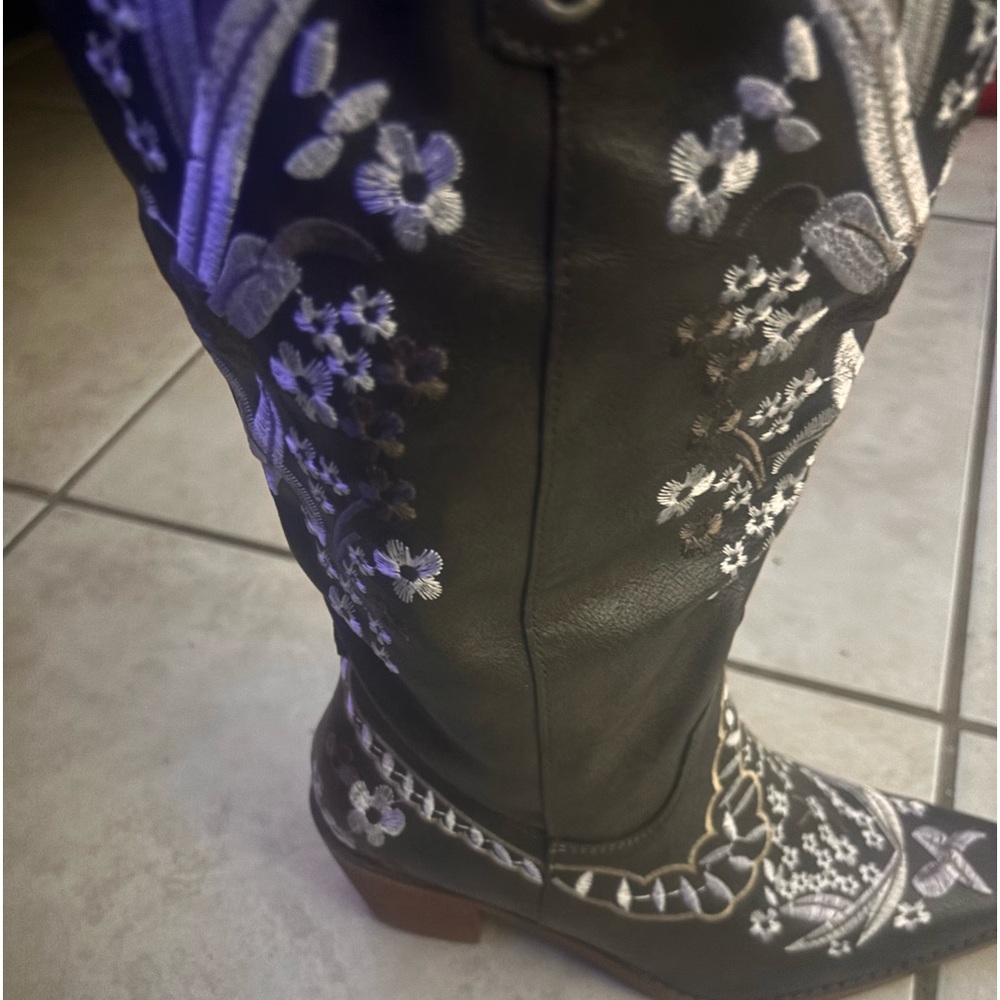 Boots 👢 - Picture 4 of 4